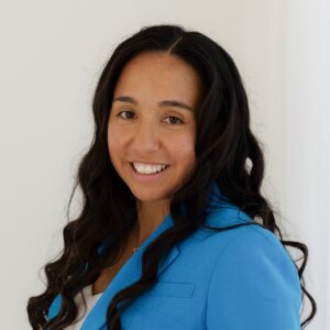 Headshot image of Lorena Aceves